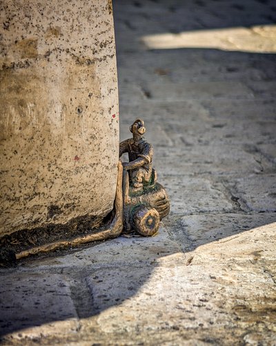 It appears that yet another Kolodko mini statue has been stolen... 😔 Based on some posts on social media the small forklift i...