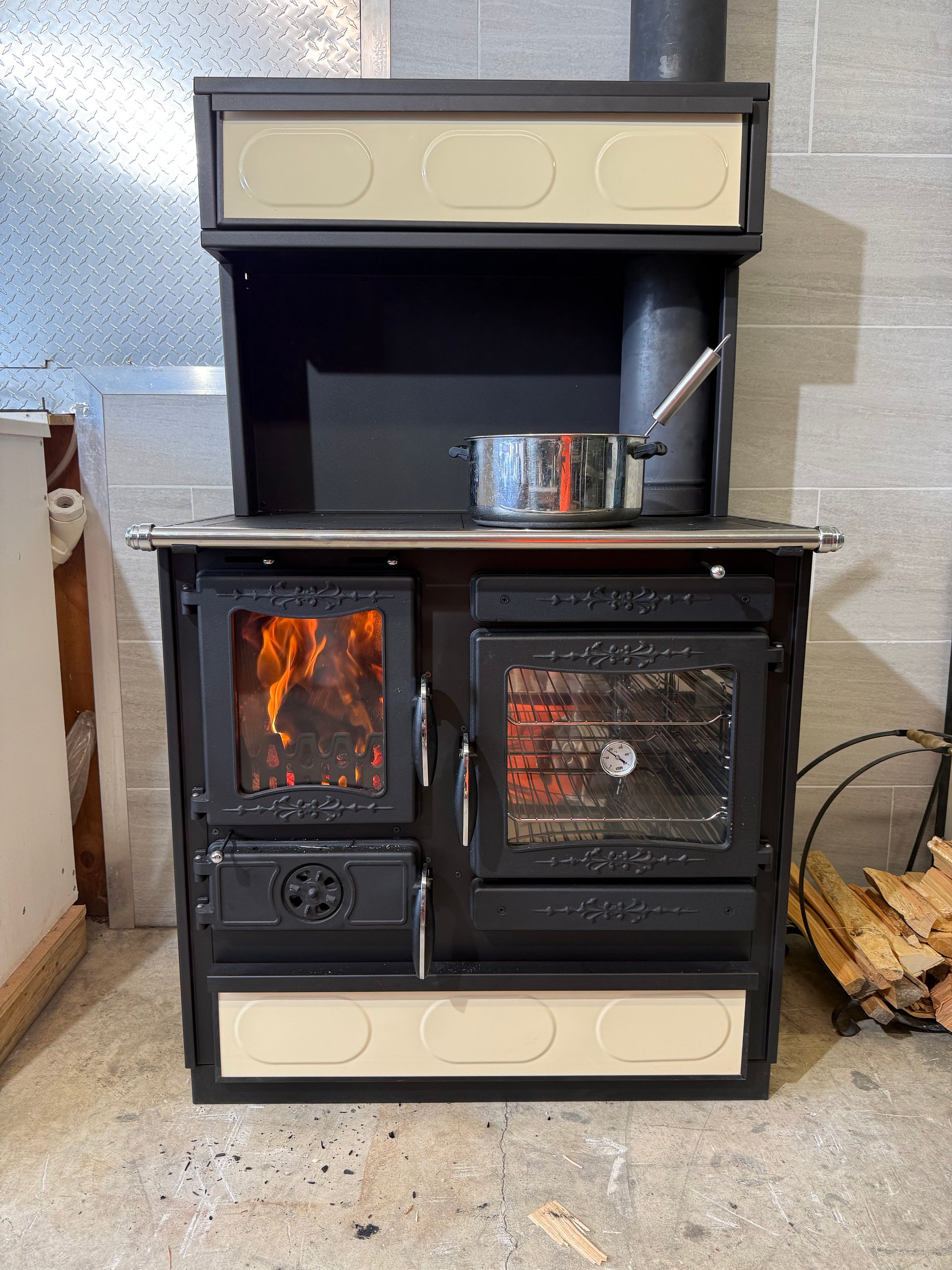 Guliver Wood Cookstove by Guca- Cream Right Hand Flue product image (2)