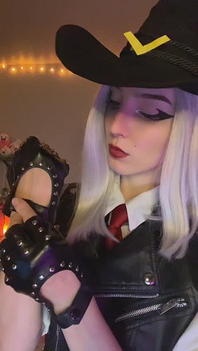 Do you like my Ashe cosplay? 🤠 
-
-
-
-
-
-
-
-
-
-
#twitchstreamer #overwatchmemes #girlgamer #overwatch #overwatchcosplay #...