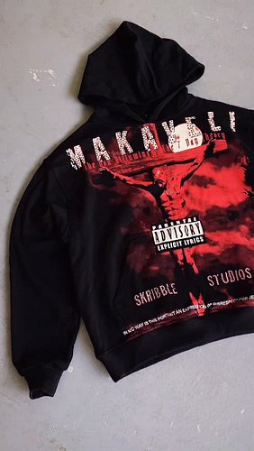 MAKAVELI COLLECTION IS LIVE—We see you runnin’ it up!
.
#makaveli
#killuminati
#90shiphop 
#raptees 
#hiphoptees
