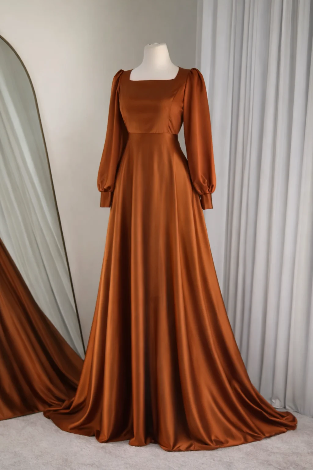 Luxury dress product image (1)