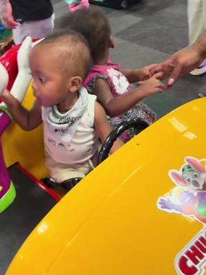 💙🩷@Yt: Dej Nycolee #familytimefun #chuckycheesegame #twins #fyp 