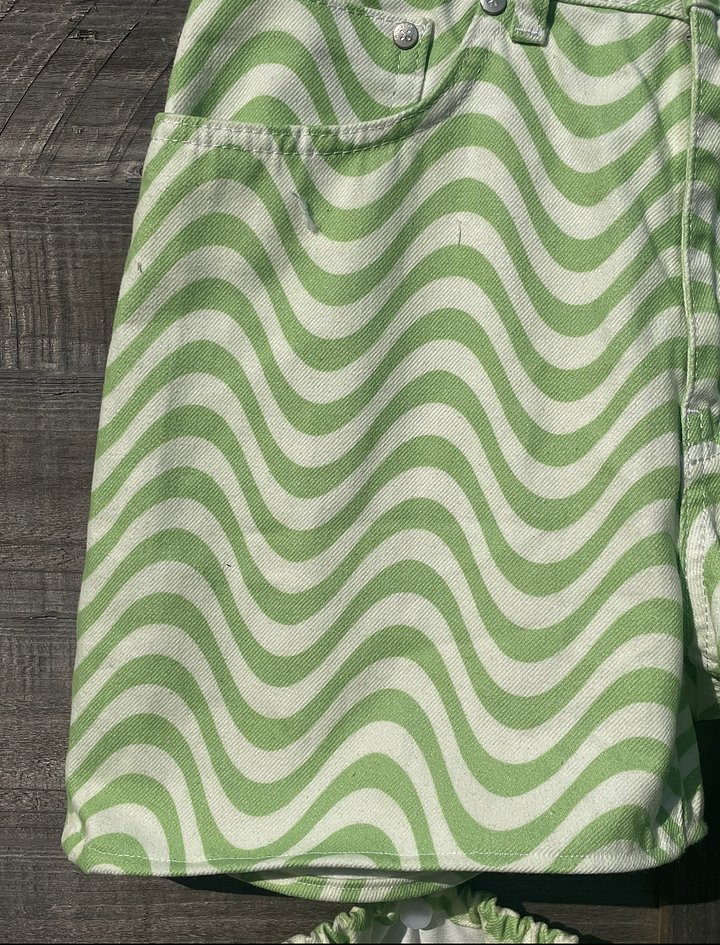 green swirl shorts and legwarmer set product image (2)