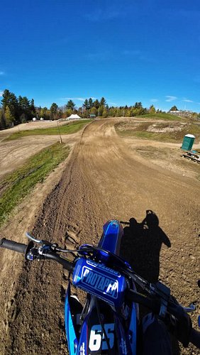 Laying down the first laps at this insane track 🫡