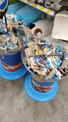 Searching on my vacation for some new finds and I had luck to find some new models after going through all the bins.