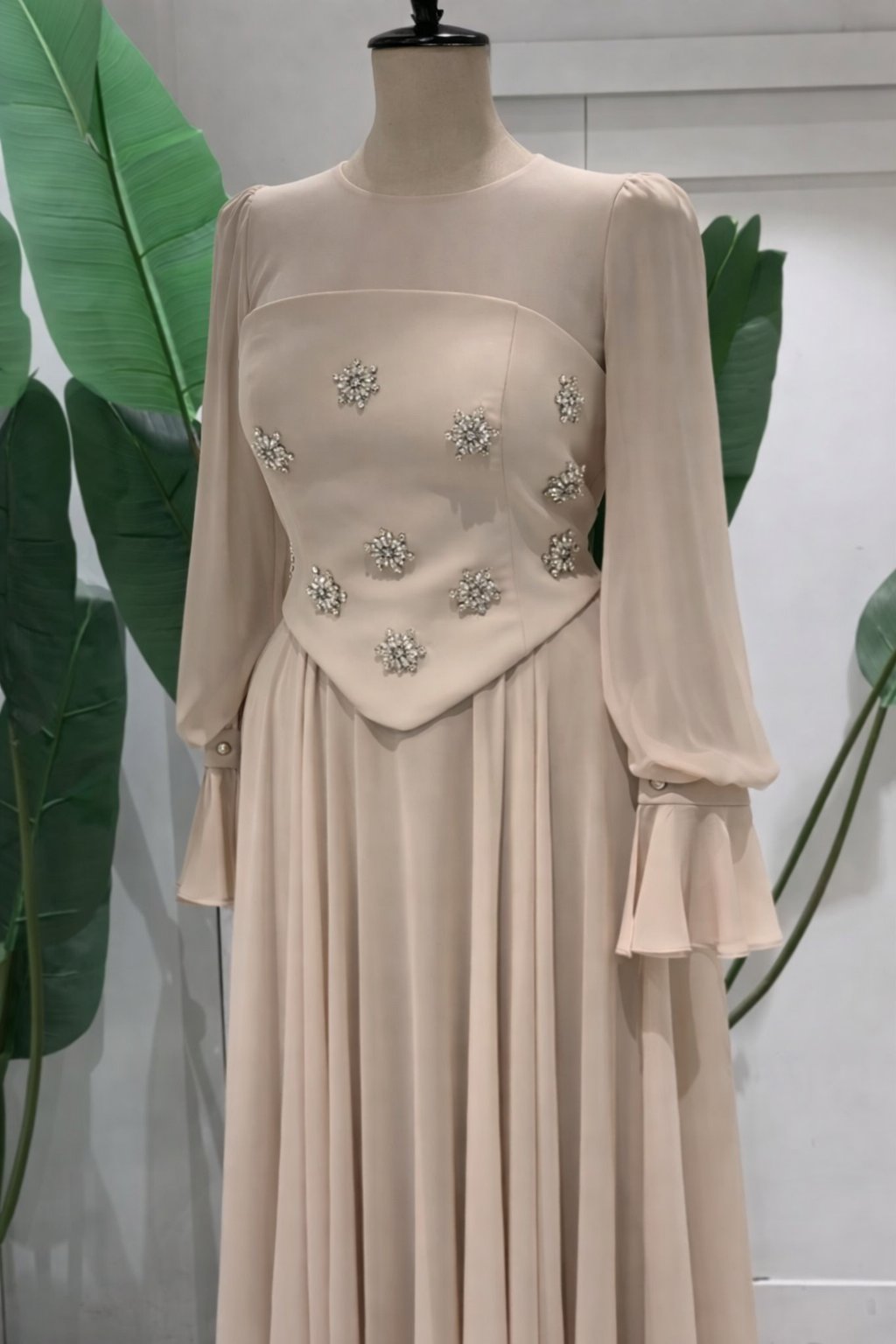 Luxury dress product image (5)