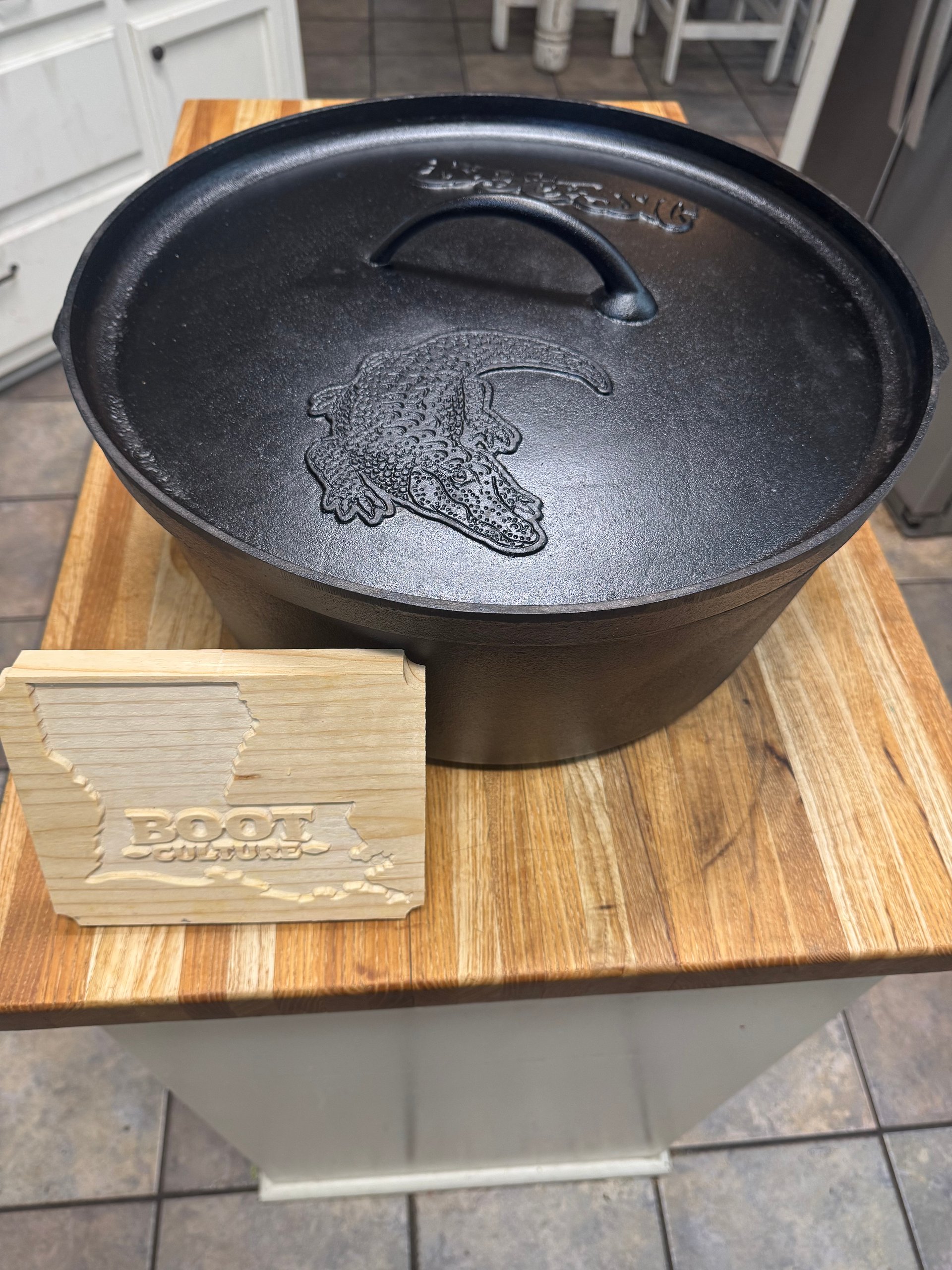 Bayou Classic 20 qt Dutch Oven (SOLD) product image (1)