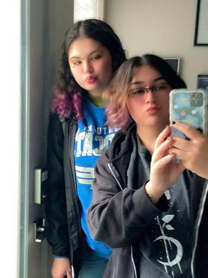 ♡𝔸𝕡𝕣𝕚𝕝 𝟚𝟘𝟚𝟞 ♡ Finally met @Laura in person in April!! I can’t wait to do it again so much fun!! Would you believe me if I said I’ve tried to make and post this 3 times? 🥳  Hoping and praying to keep making memories with all of my favorite people ♡ so grateful for the memories and the opportunities I’ve had. forever blessed to have such amazing people in my life!!  I’m so glad I didn’t listen when I was told to not talk to strangers on the internet. Some of my bestest friends are total strangers I’ve met online 🤪 #goodtim#goodtimeses #fyp #cheers #lovethislife 
