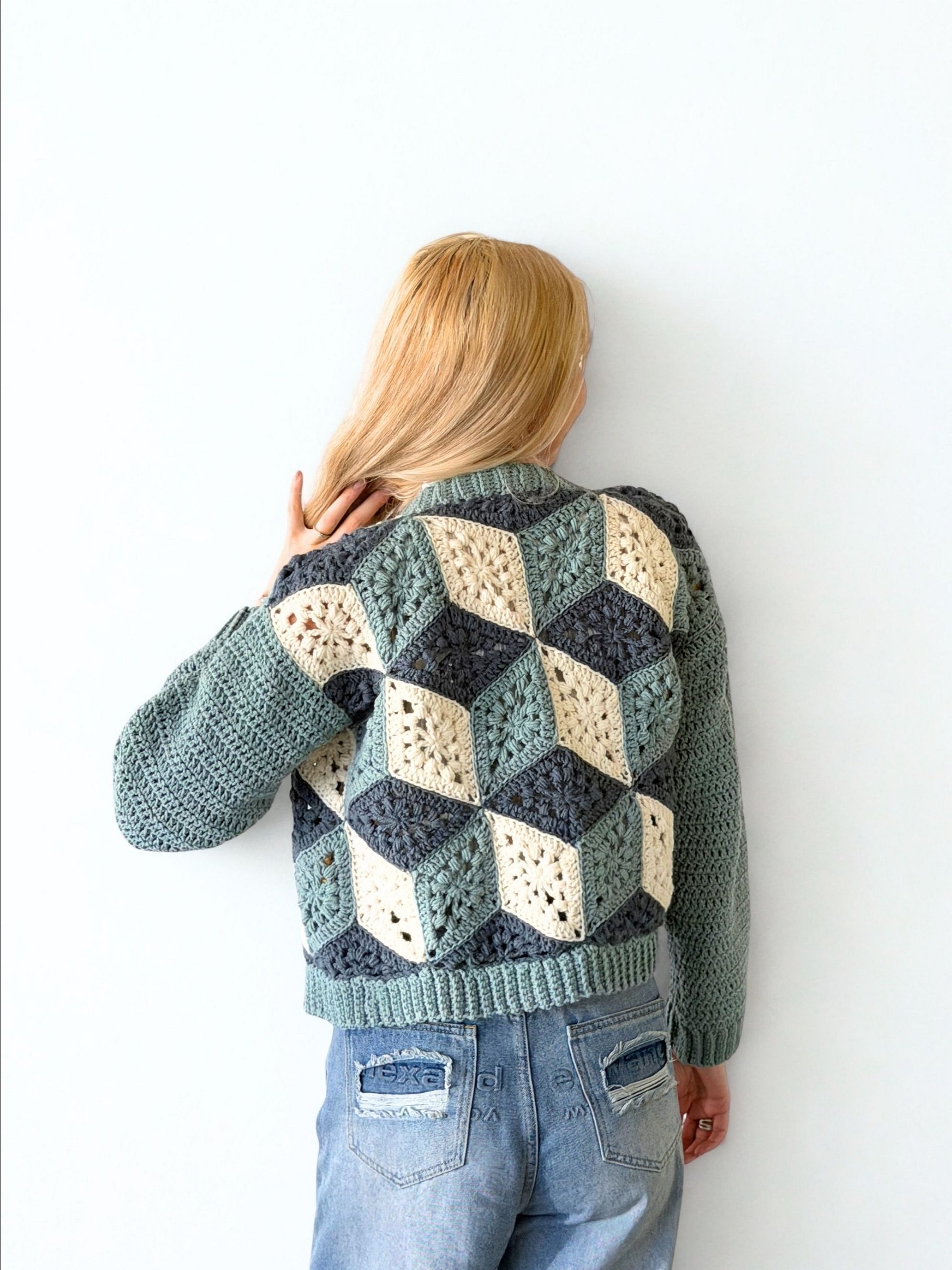 3D Cube Cardi product image (1)