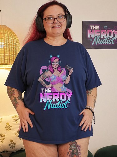 New scene dropping 🎮✨

@bbwsarastar steps into the stream as the Nerdy Nudist in “😈 On Stream” — an influencer-streamer inspi...