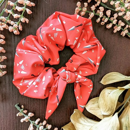 🦊Have your best hair day🍃
 This scrunchie is not only adorable, but it's super stretchy and comfy! I was -so- surprised by th...