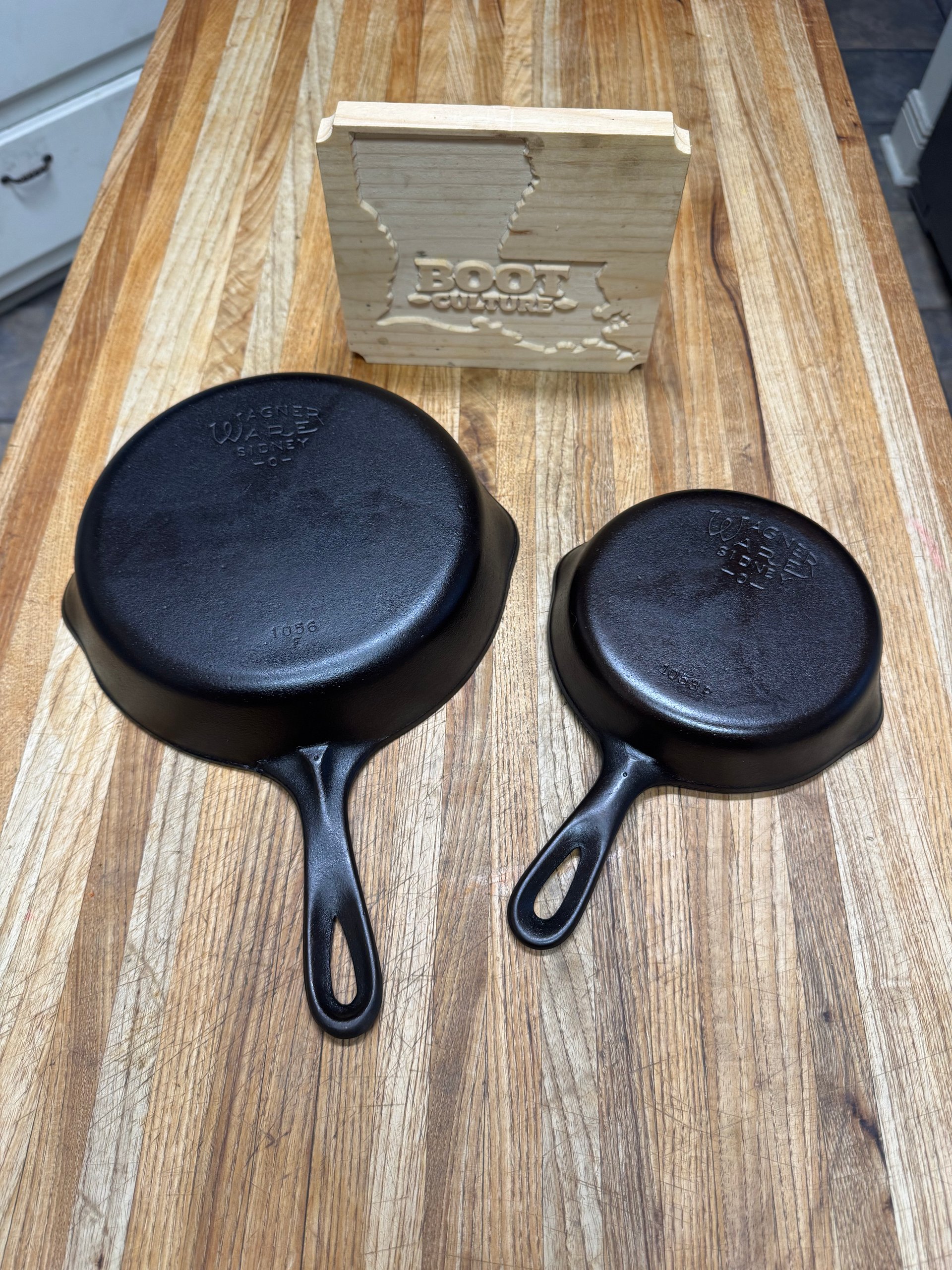 Wagner #3 & #6 Cast Iron Skillet Set product image (1)