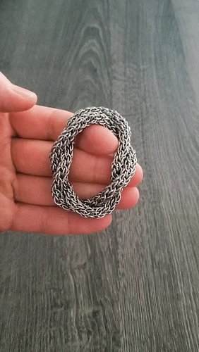 the infinity fidget spinner has now transformed into one long chain wrapping around itself rather than the previous two chain...