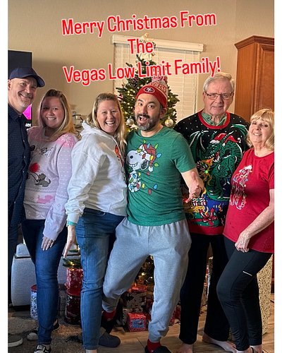 #Mr.&Mrs.VLL #VLLGrandpaBear #VLLMimiBear #VLLBroLimit #VLLTwinnie
This is us! Merry Christmas & Jackpot Wishes 😆🩷🌲🥰