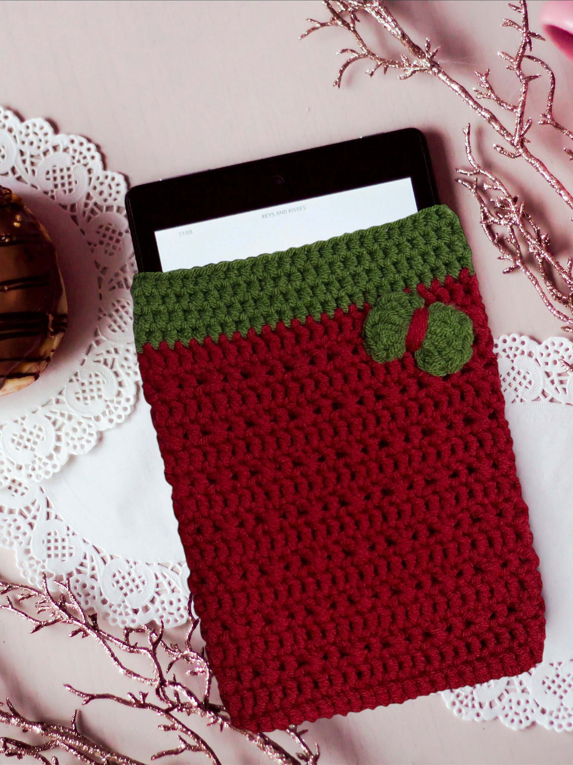 Kindle Paperwhite Crochet Sleeve - Red/Green product image (3)