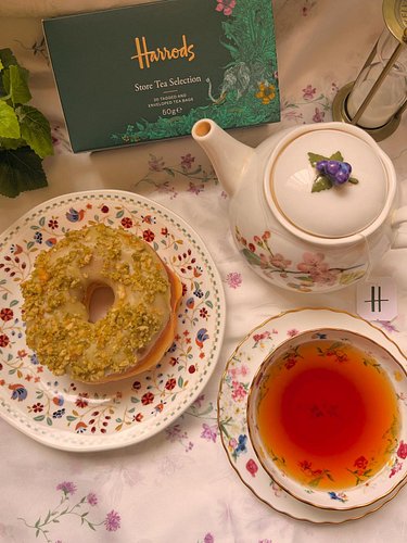 𝕋𝕖𝕒 𝕋𝕚𝕞𝕖 ꙳𓈒𓂂 𓈒𓍼

🫖 10 / 50 cups #50TeaChallenge

Knightsbridge Blend from Harrods 🌿
Warm tea, matcha donut, and a quiet momen...