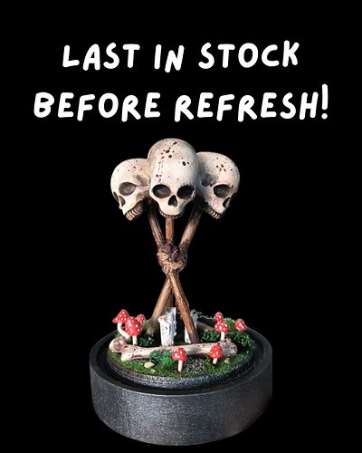 The last of the light up totems in stock before the refresh! Find me on Etsy or link in bio as always 💟 
#dbd #deadbydaylight...
