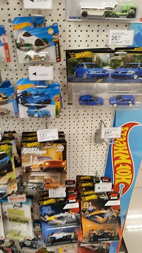 What do you say about this find? The Golf 4 and Golf 7 2 pack and also the Back to the Future 2 pack? 

So much treasures in ...