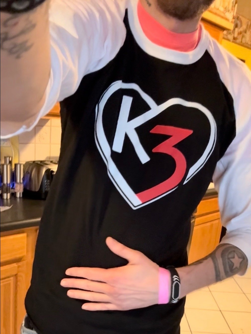 Carry the Feeling™ | Heartmark Raglan Tee | Everyday Fit product image (1)