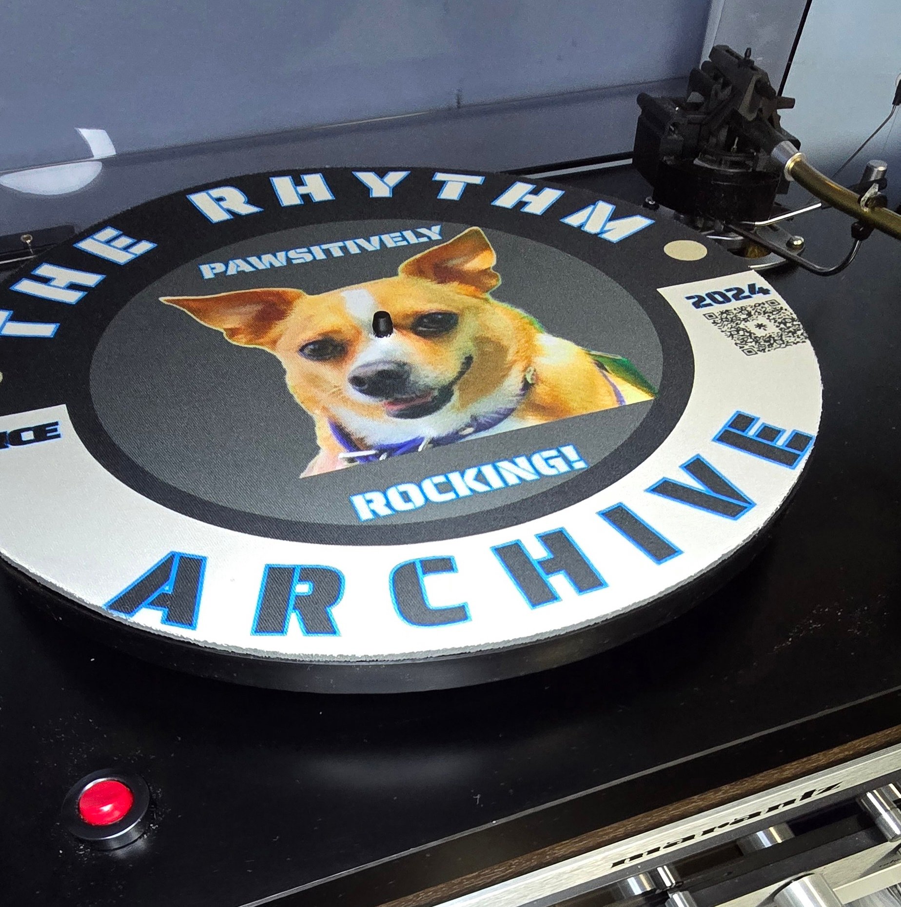“Pawsitively Rocking” Chihuahua Slipmat – Rubber Vinyl Mat product image (3)
