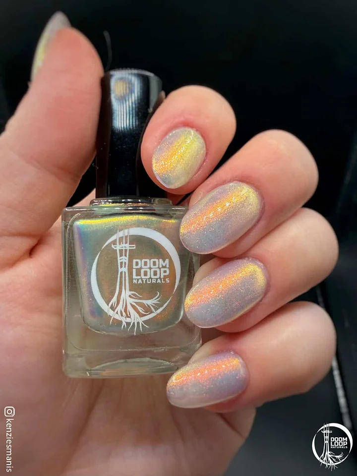 THE HUNGRY LIGHT - Glowy Pastel Multichrome Nail Polish product image (2)