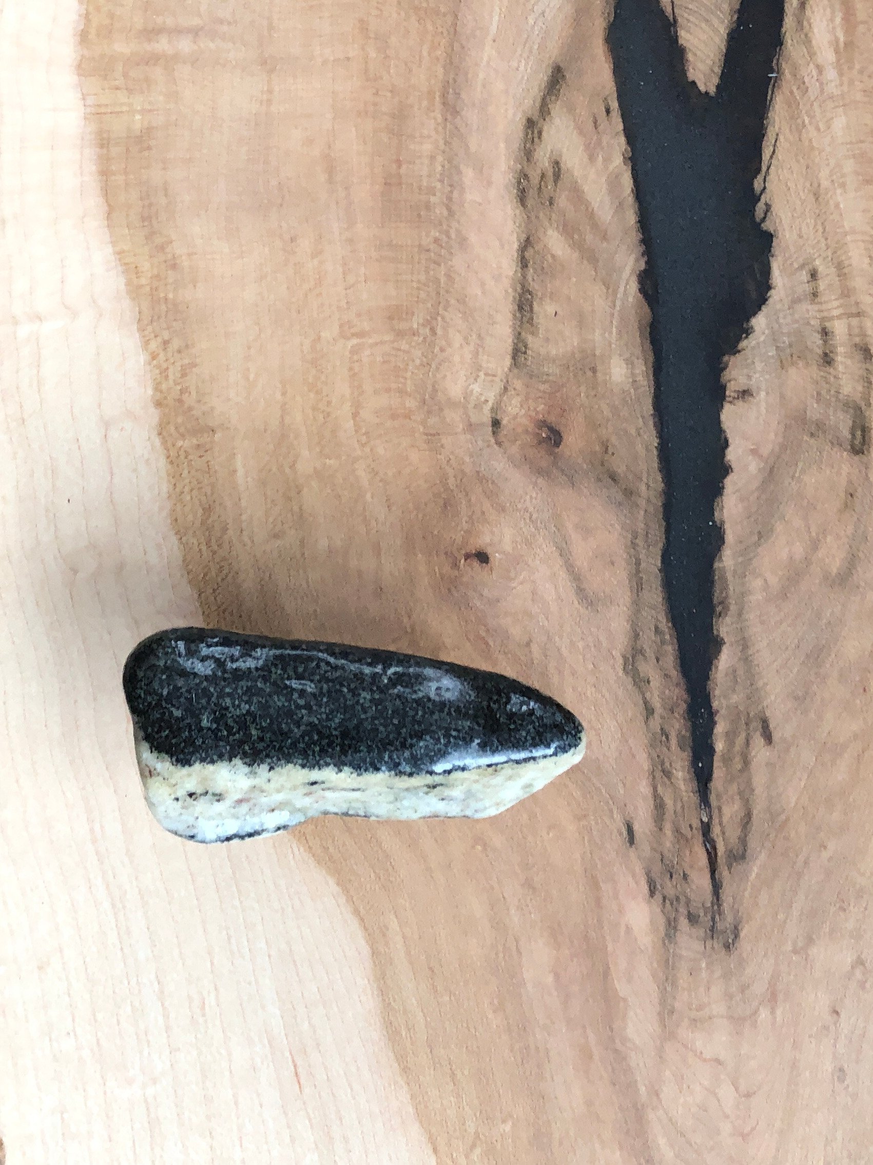 15" x 6" beach stone and maple wood towel rack with black resin fill product image (2)