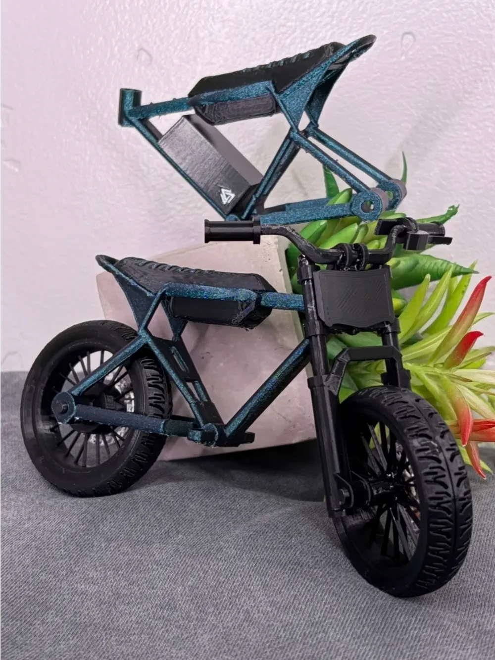 Macfox 1/9 scale Mini Macfox E Bike product image (1)