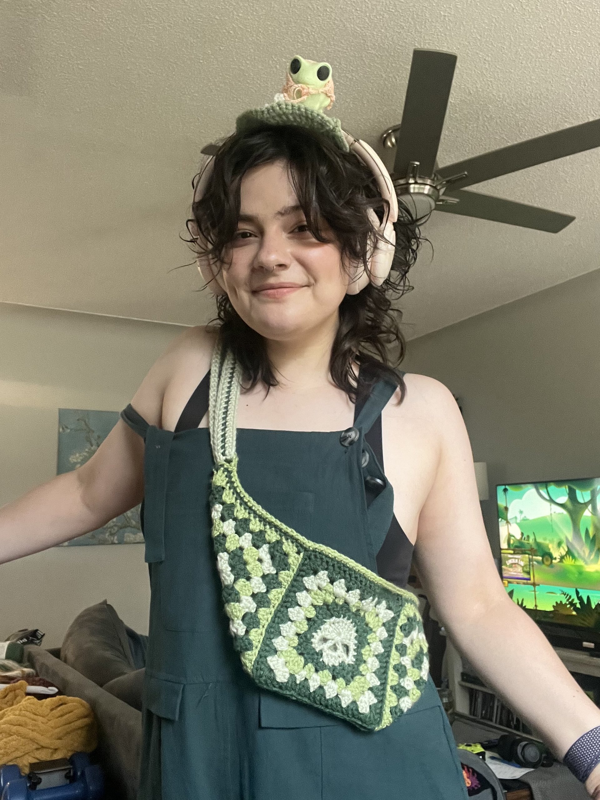 skull crossbody bag product image (1)