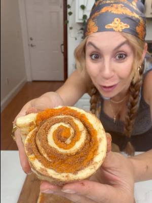 why did I JUST learn you can do this 😮 #cinnamonrolls #dessert #recipe #easydessert #fyp 