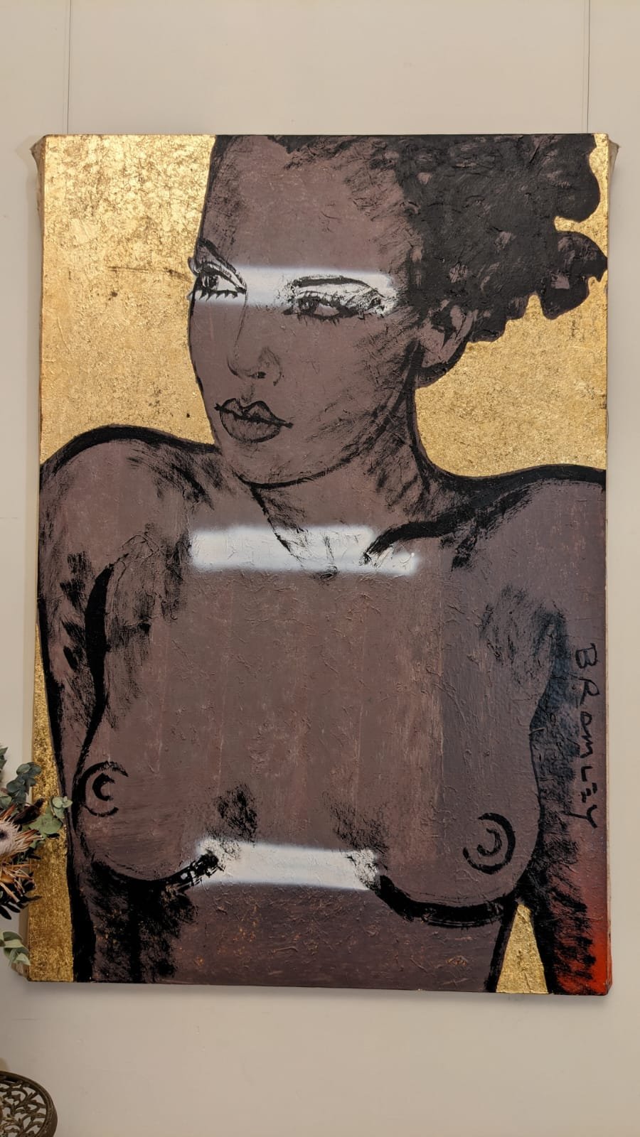 Nude model on gold leaf product image (2)