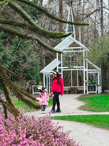 This Easter with our little ones is one we’ll never forget. 🐣 

Seeing Skylar’s face light up mid-egg hunt and watching Cloud...