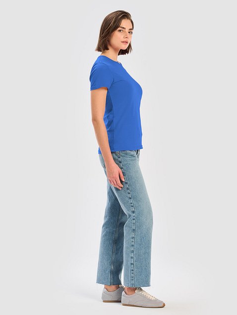 Photo showing Gildan Women's Basic Softstyle T-Shirt 