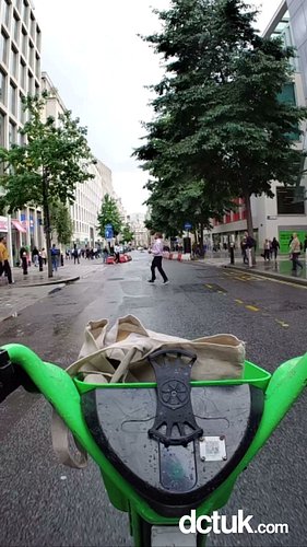 Tag along with Ella from our Sales team as she cruises from our Clerkenwell Showroom to check on one of our latest commercial...