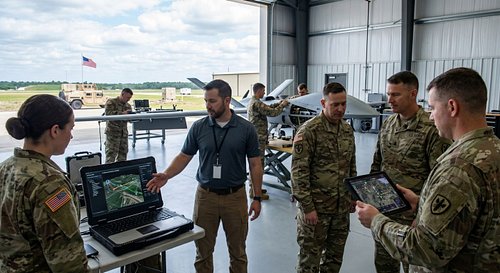 Anduril collabore avec l’US Army pour perfectionner des drones autonomes et des programmes IA http://dlvr.it/TTNjyK #Anduril ...