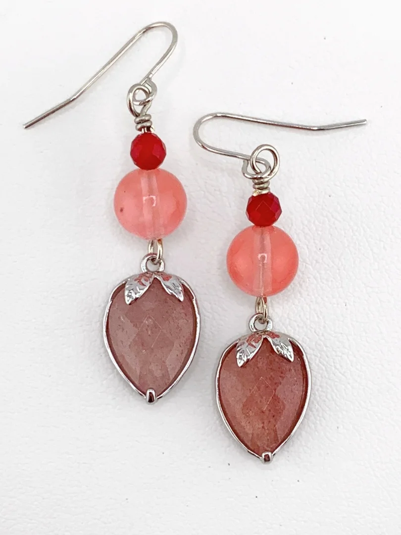 Cherry and Strawberry Quartz Beaded Fan Pendant Necklace Set product image (3)