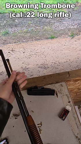 Carabine Browning Trombone cal .22 Long Rifle 

Petite carabine à pompe fabriquée par FN Herstal

On en reparle bientôt en vi...
