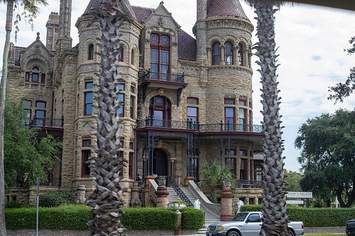 Galveston Vacation: The Strand Part I. Check out my photography blog! Link in bio. #canonphotography #canoncamera #canon6dmar...