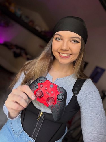 Happy E-Day!⚙️ it arrived just in time🤭🎮

Live now playing Gears of War: E-Day
Twitch.tv/TaylorLiz

#gearsofwar #gearsofwared...