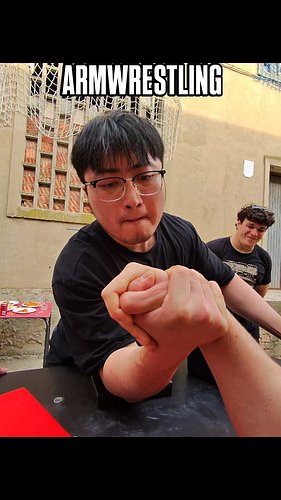 Muy fuertes @zaragoza.pullers 3h de entreno y los vídeos no hacen justicia, estábamos todos muy cansados.

#armwrestling #アーム...