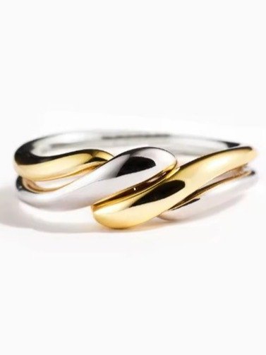 خاتم "تويست" العصري – تناغم الذهبي والفضي product image (1)