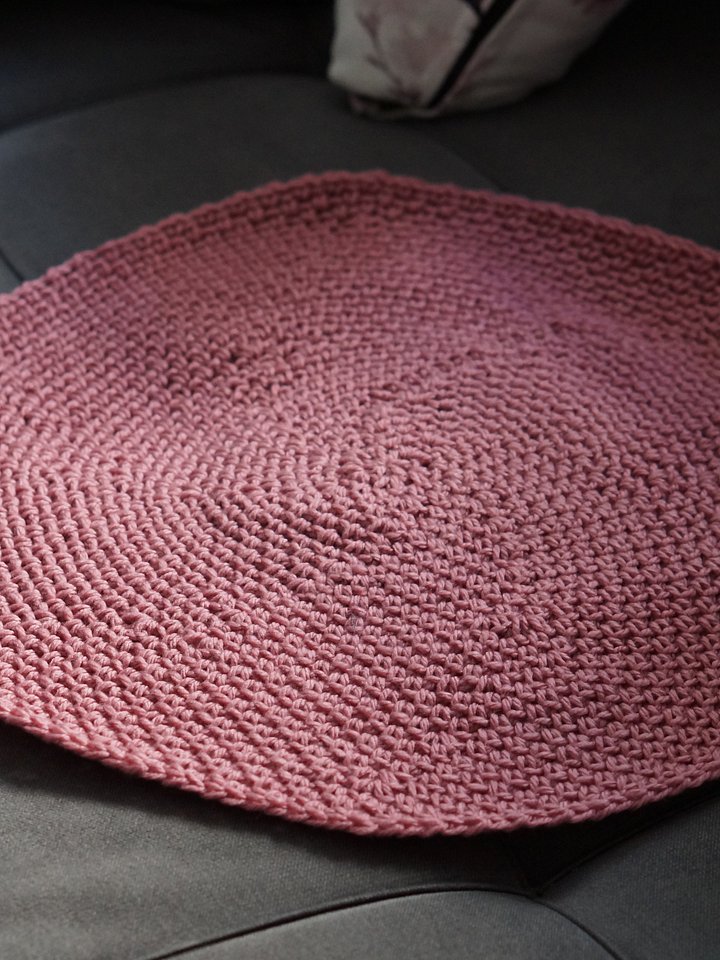 Moss stitch circle crochet pattern product image (1)