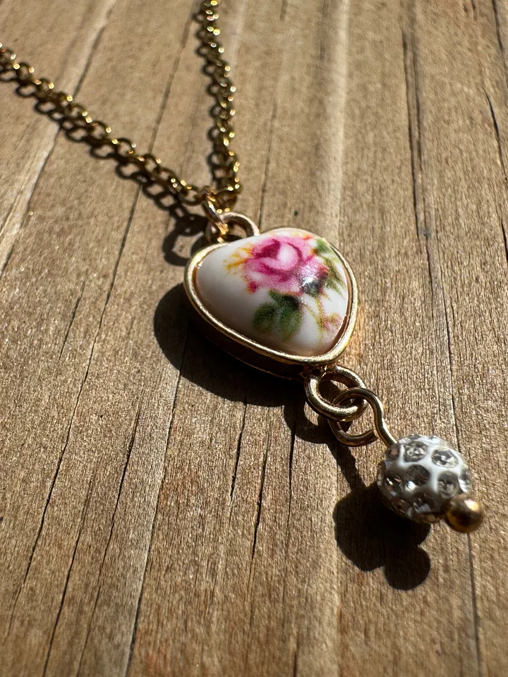 Golden Rose Necklace product image (2)