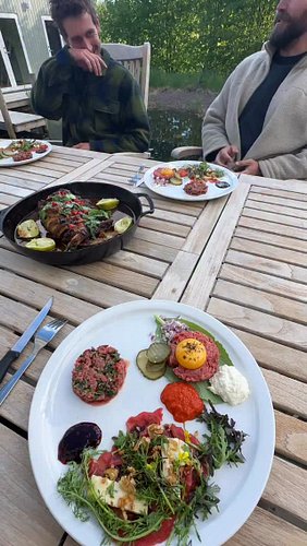 Busy days with the crew getting the farm up and running in different ways. Good people and good eats…