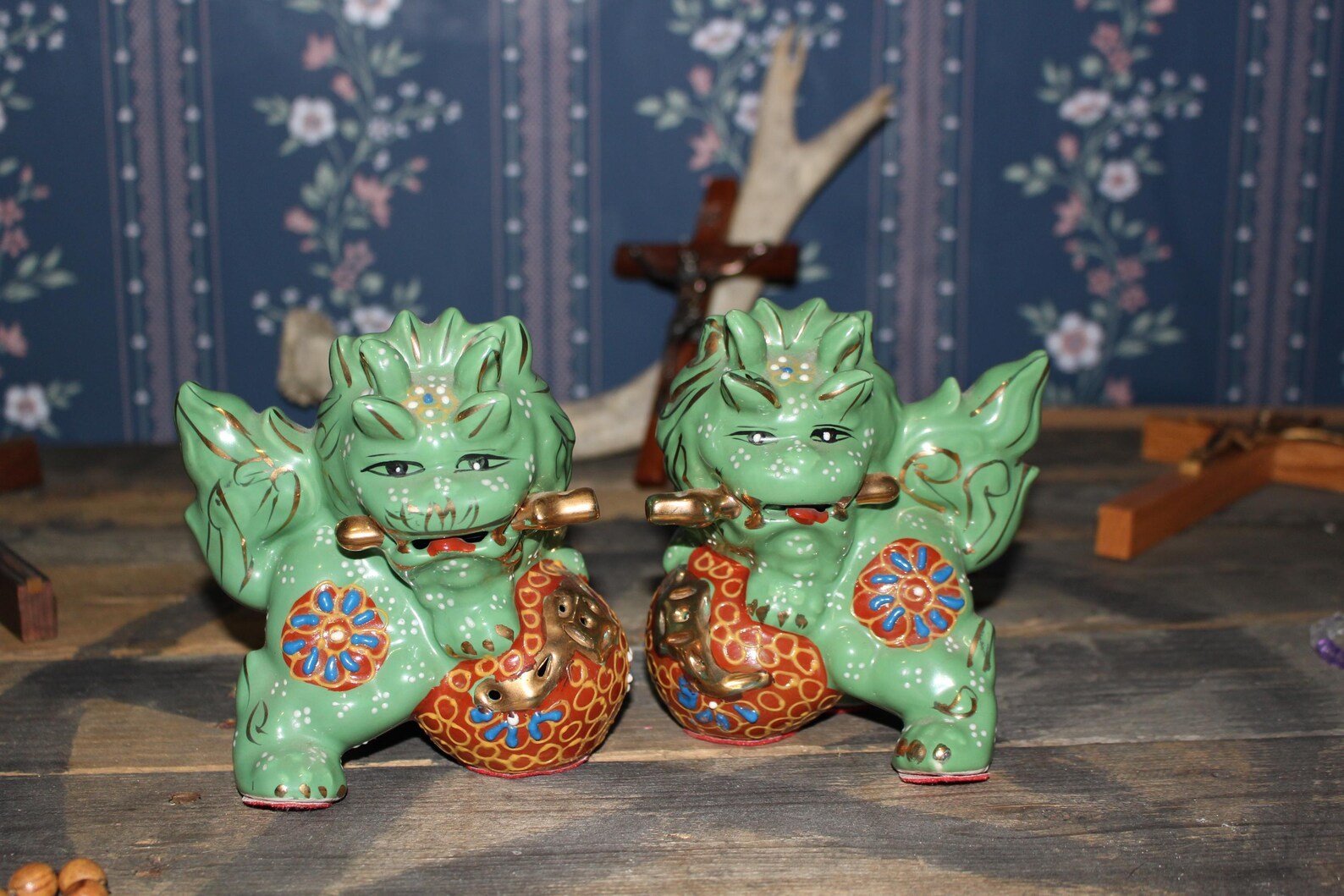 Artifact No.43 - Japanese Kutani Porcelain Shishi Guardian Lions/Dogs (might be haunted) product image (1)