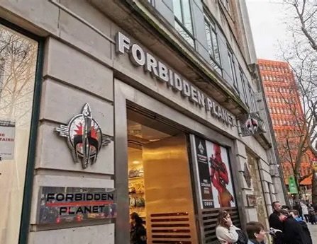 London is a wrap! 

Hit all the obvious touristy spots, but of course had to do some pop culture stops. Here are some of my f...