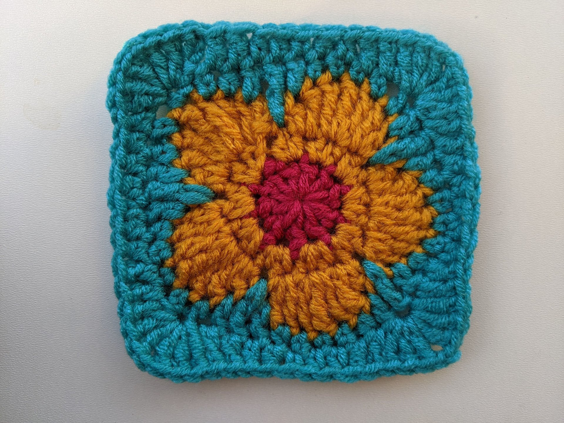 Crochet Daisy Flower Granny Square Pattern product image (8)