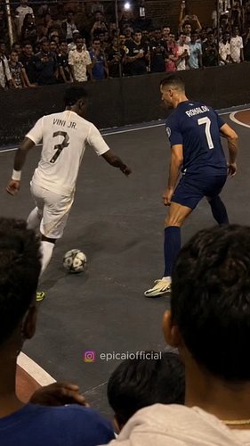 Vinicius vs CR7

#ai #viral #fyp #football #vinicius #cristiano
