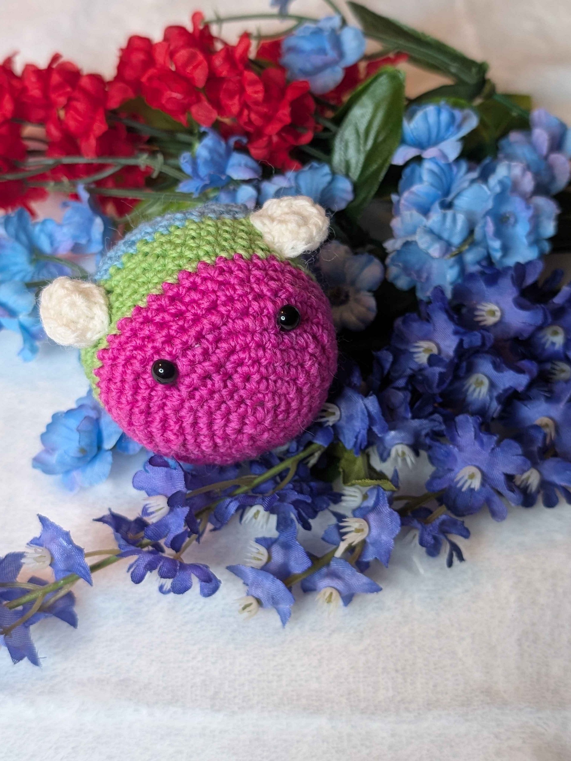 [PRE-ORDER] Polysexual Bee Plush product image (1)