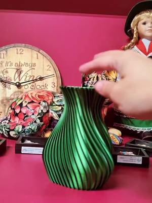 New stuff in the booth! Got lots of things you could be looking for. Christmas items. Lightweight vases. Homemade items! #v1071 #SmallBusiness #treasures #saturdayvibes #antiquestore 