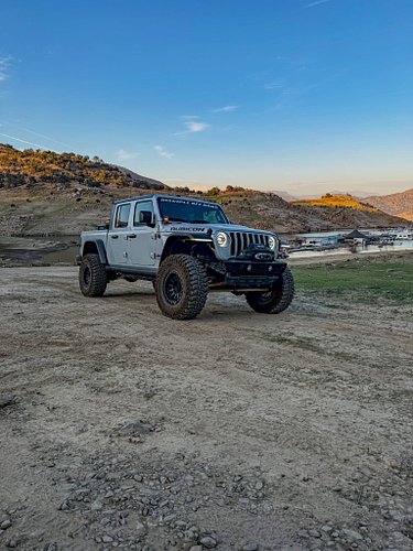 Evening trip with the fam to Pine Flat 🙌🏻
Like the pod lights? Check out @infinite_offroad 🤘🏻 You know where to find the disc...